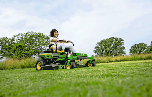 John Deere iepazīstina ar pilnīgi jauno Z370R Electric ZTrak™ zāles pļāvēju