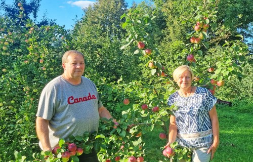 Jaunsvirlaukas pagastā augļus un ogas pārvērš gardāss sulās.