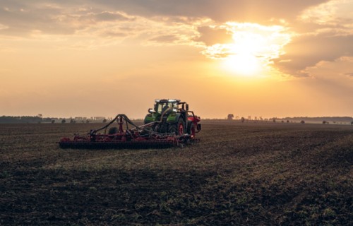 Jaunie Fendt traktori – lielisks partneris jebkurai Latvijas saimniecībai