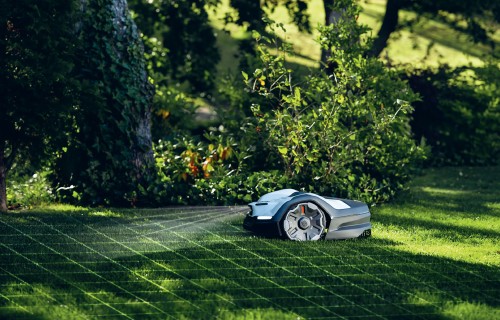 Vieda nākotne saimnieka zālienam ar Husqvarna